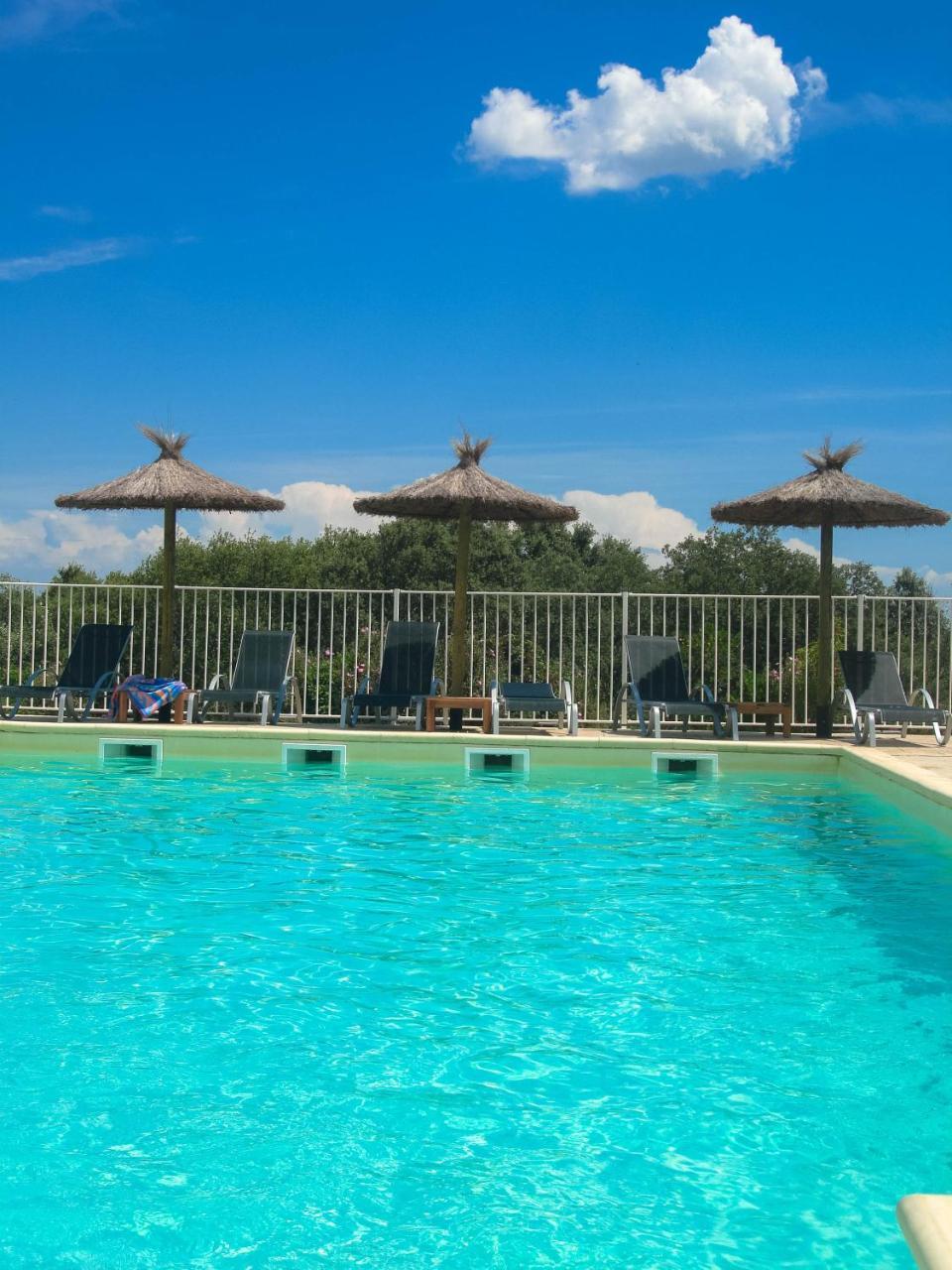 Hotel Restaurant Le Gardon - Pont Du Gard Collias 外观 照片